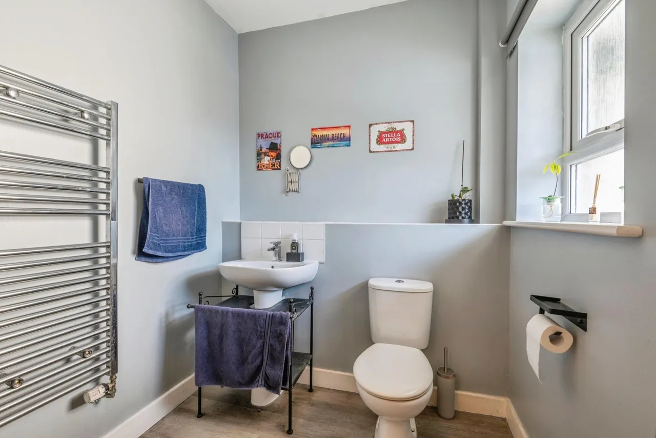 Dalmeny Way, Epsom, KT18, photo 15