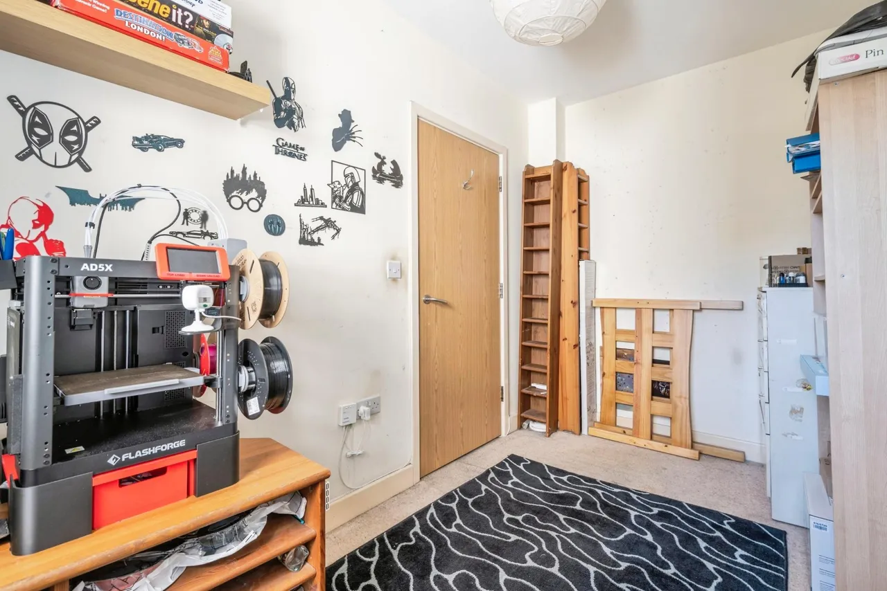 Dalmeny Way, Epsom, KT18, photo 13