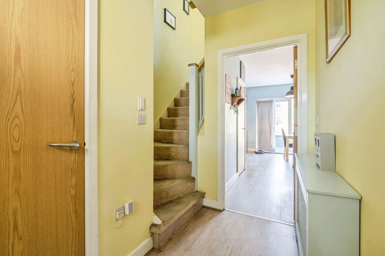 Dalmeny Way, Epsom, KT18, photo 4