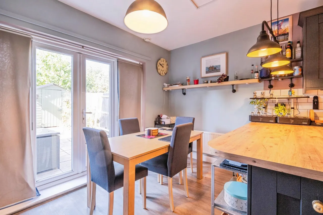 Dalmeny Way, Epsom, KT18, photo 8