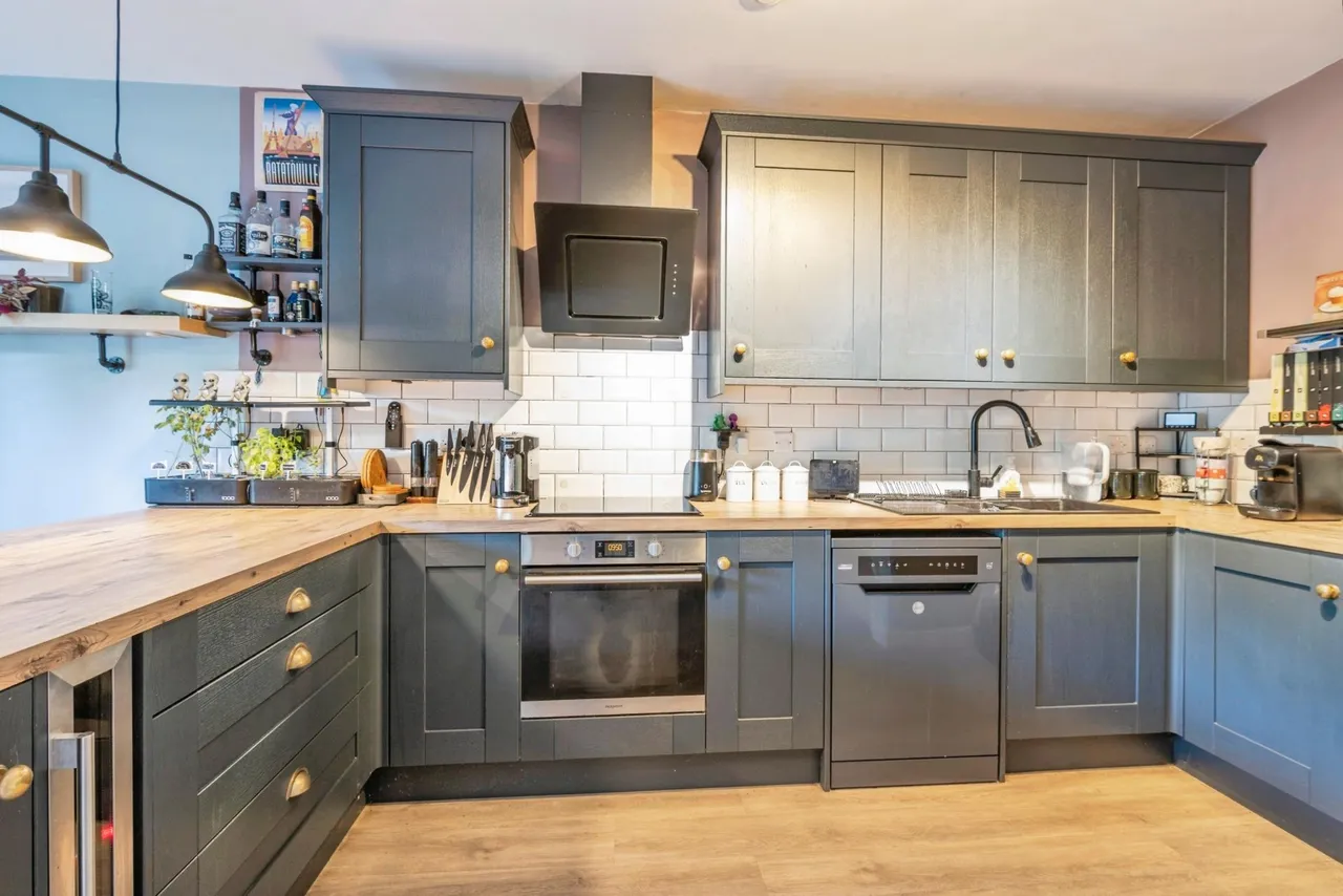 3 bed house for sale, Dalmeny Way, Epsom, KT18