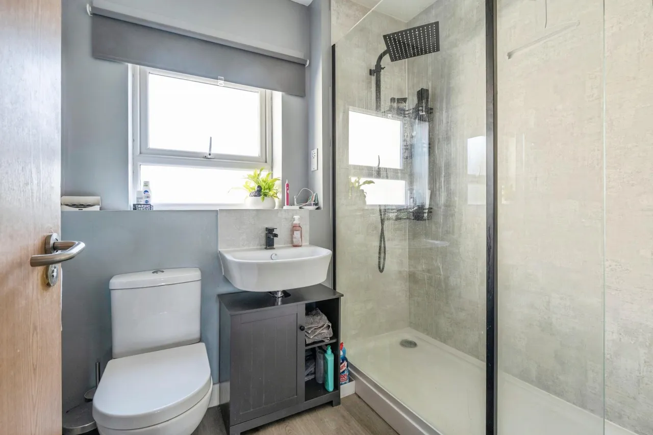 Dalmeny Way, Epsom, KT18, photo 14