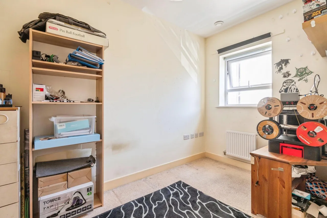 Dalmeny Way, Epsom, KT18, photo 10