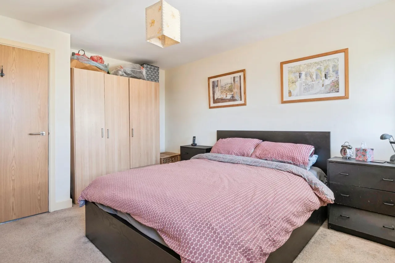Dalmeny Way, Epsom, KT18, photo 9
