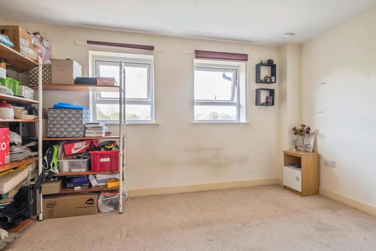 Dalmeny Way, Epsom, KT18, photo 11