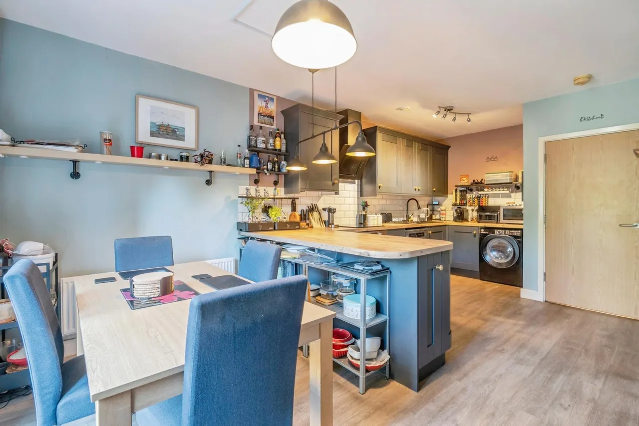 Dalmeny Way, Epsom, KT18, photo 2