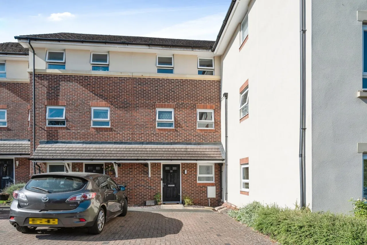 Dalmeny Way, Epsom, KT18, photo 20