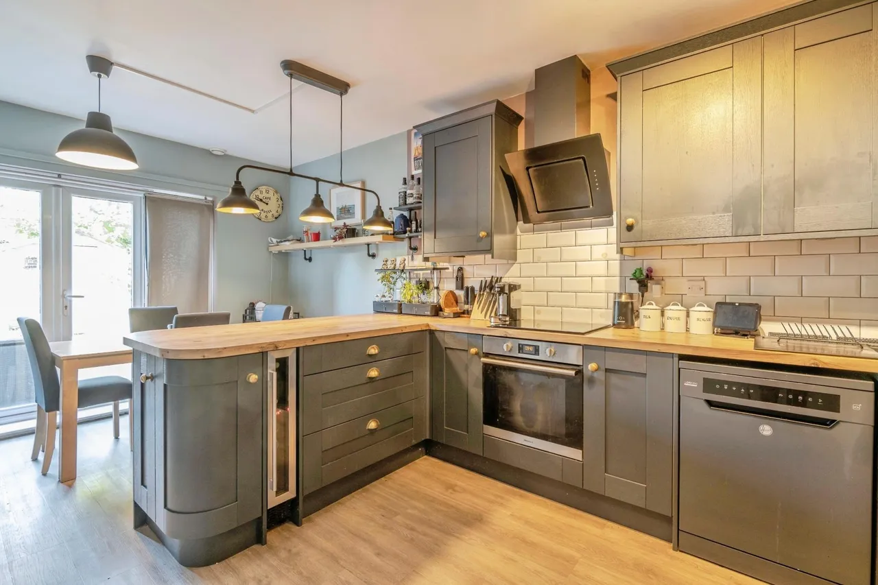 Dalmeny Way, Epsom, KT18, photo 3