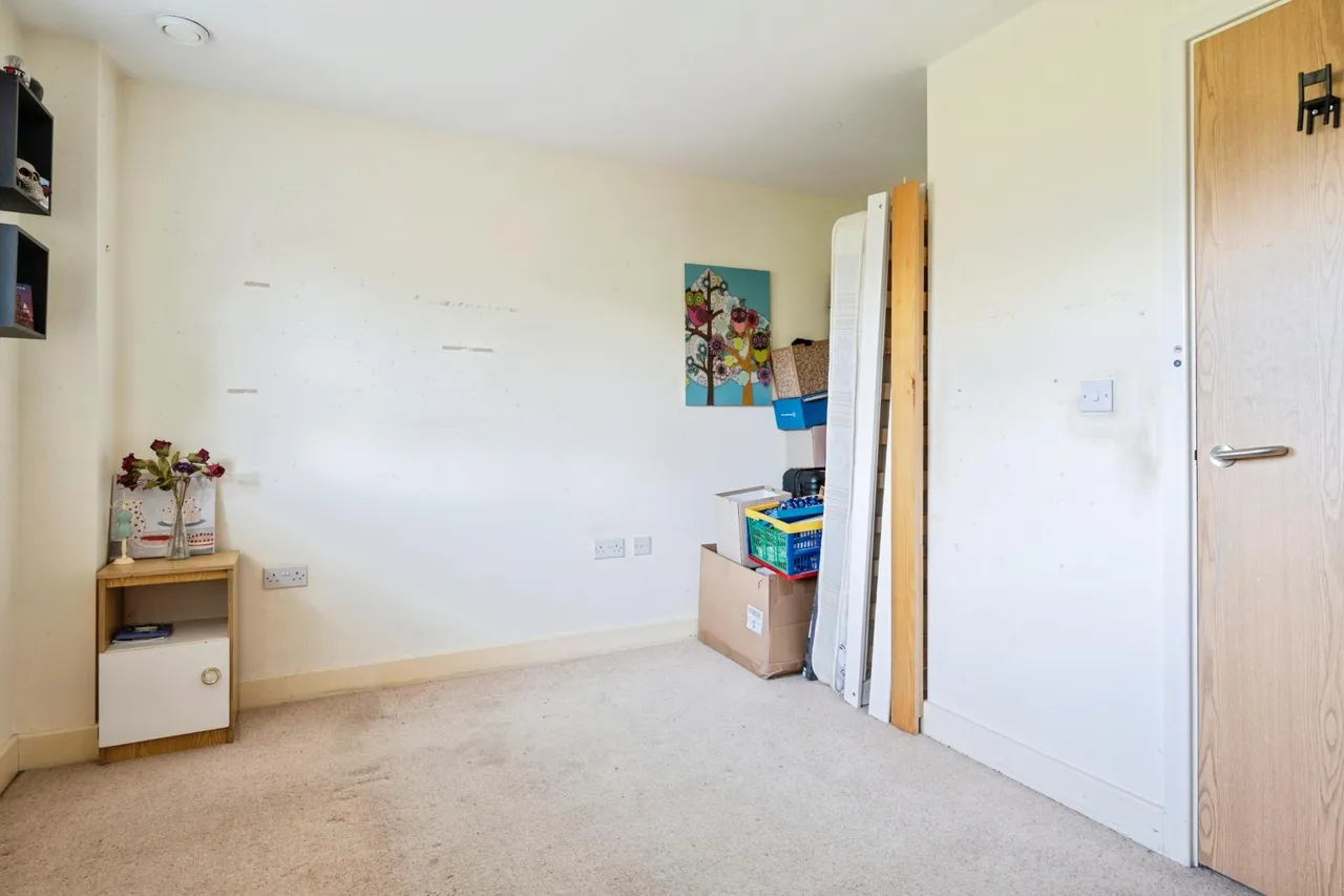 Dalmeny Way, Epsom, KT18, photo 12
