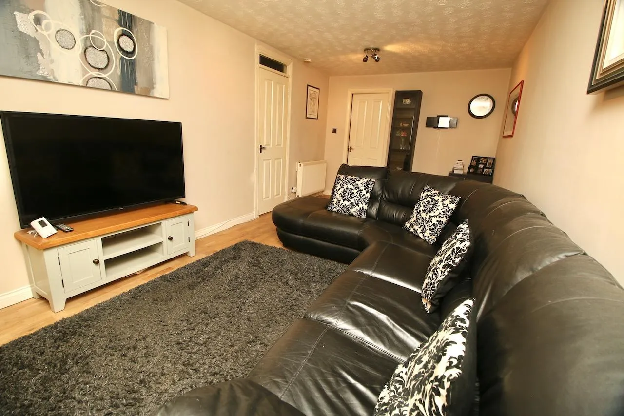 Broomknowe, Balloch, G68 9AQ, photo 3