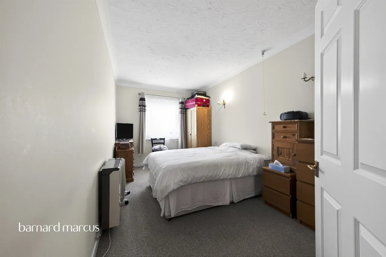 Friern Watch Avenue, London, N12, photo 10