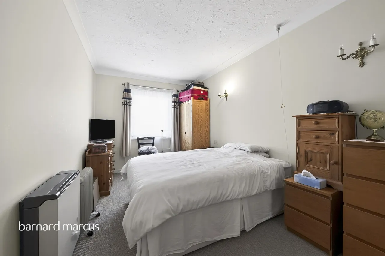 Friern Watch Avenue, London, N12, photo 5