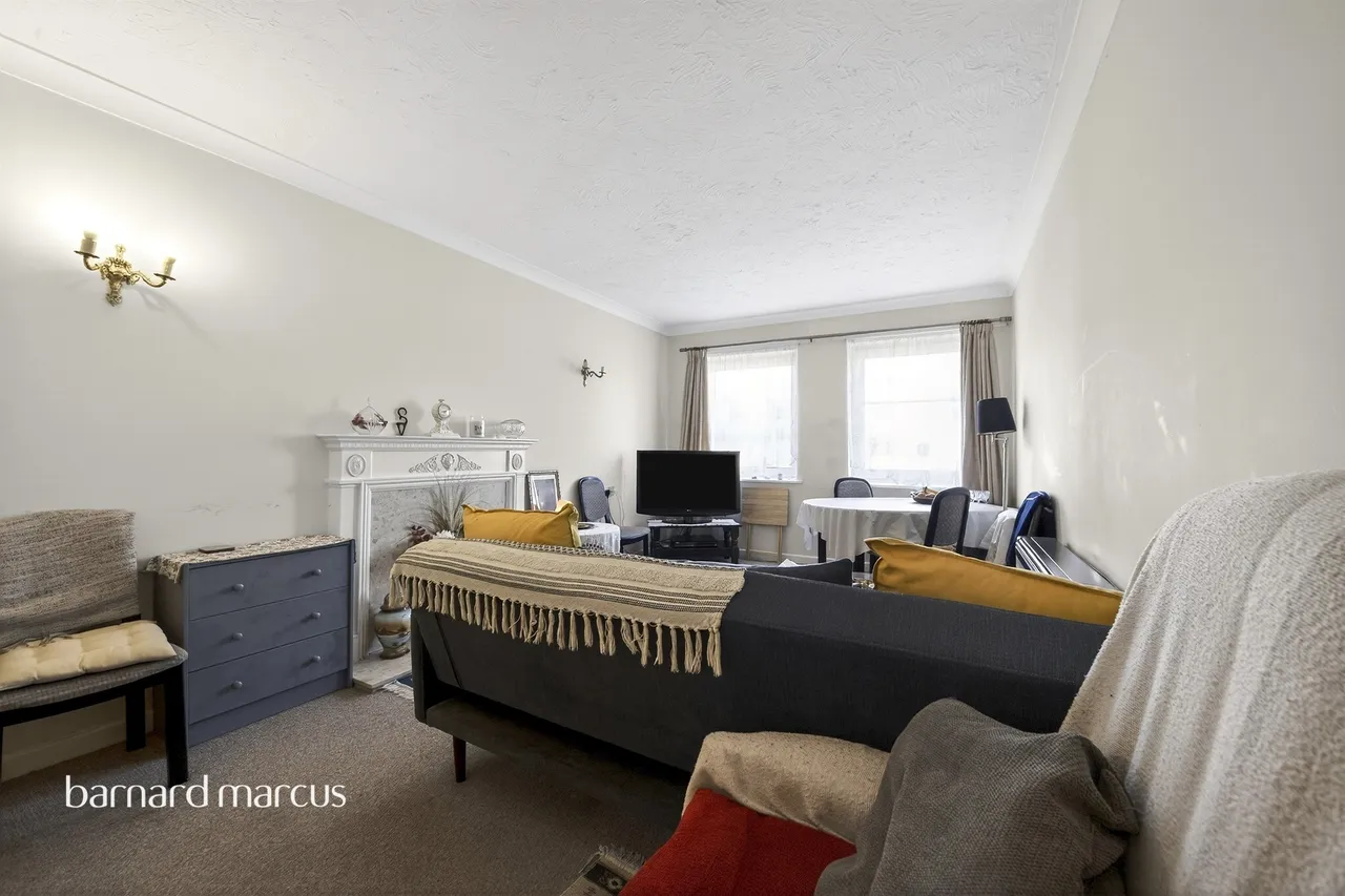 Friern Watch Avenue, London, N12, photo 8