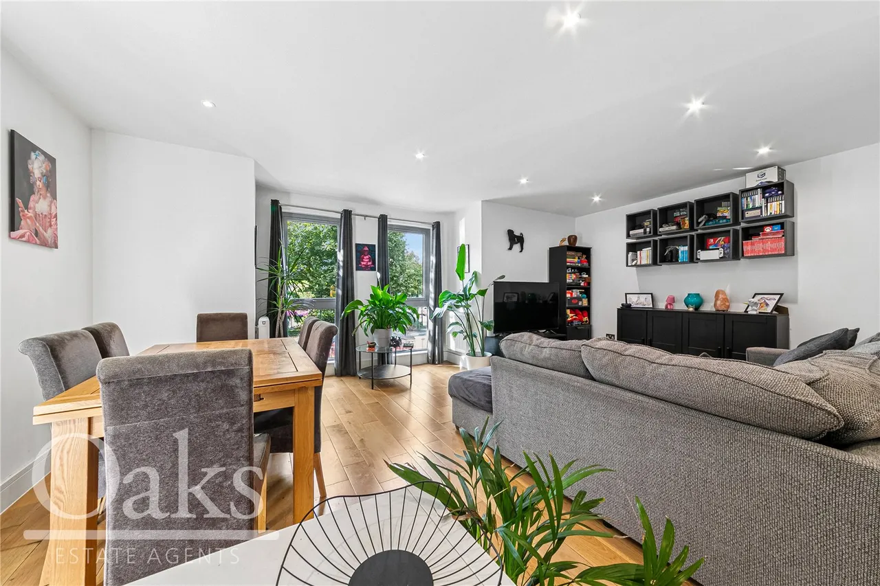 2 bed flat to rent, Dagnall Park, South Norwood, SE25