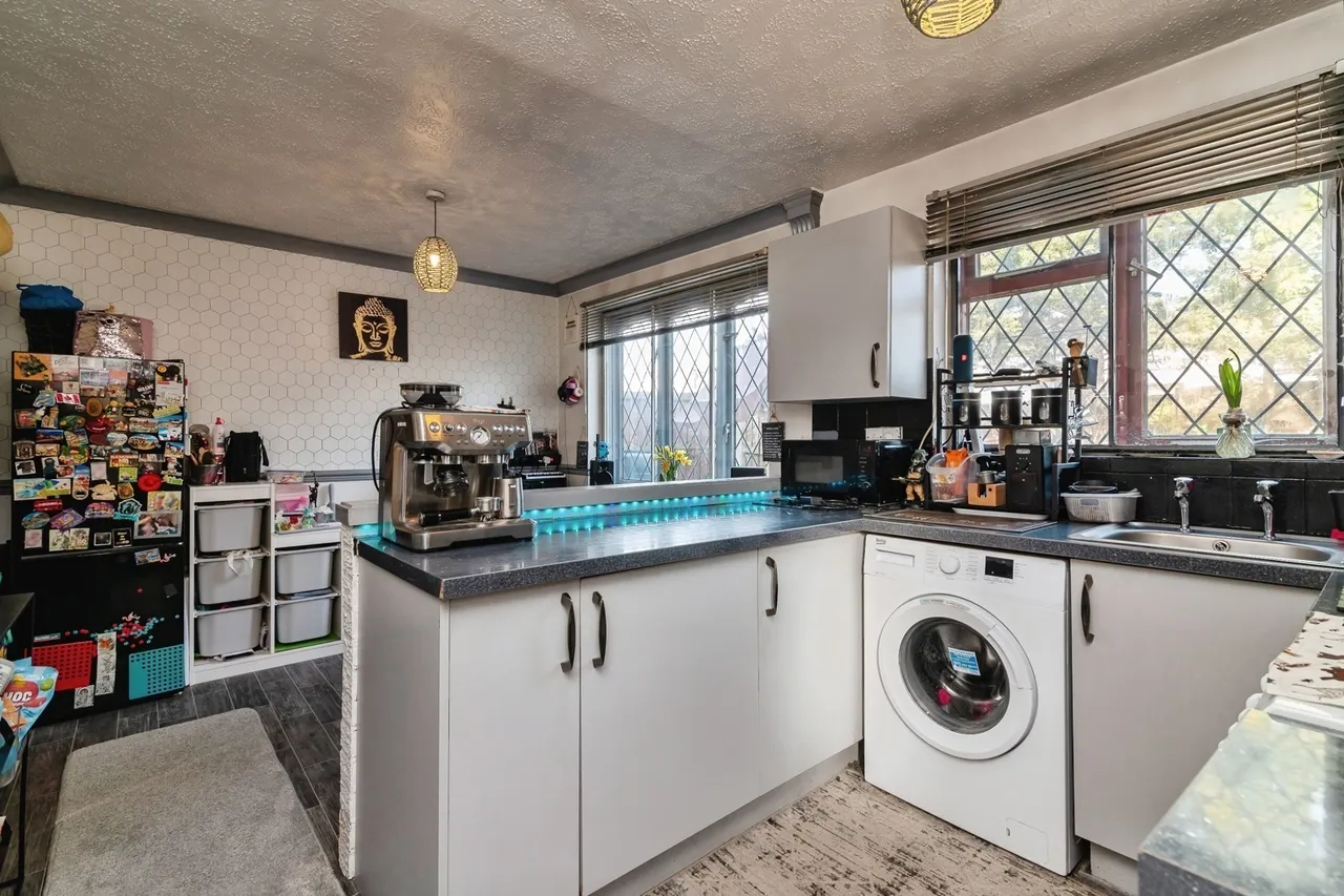 Gothic Close, Nottingham, Nottinghamshire, NG6, photo 3