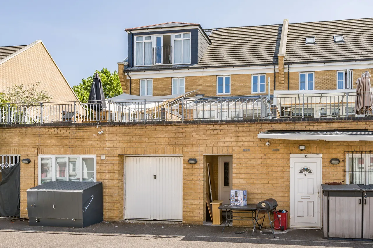 92 Chandler Way, London, photo 9