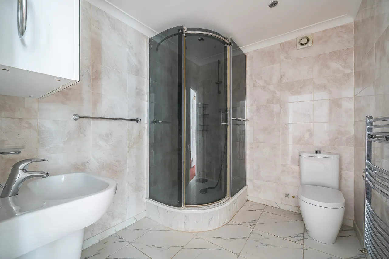 92 Chandler Way, London, photo 8