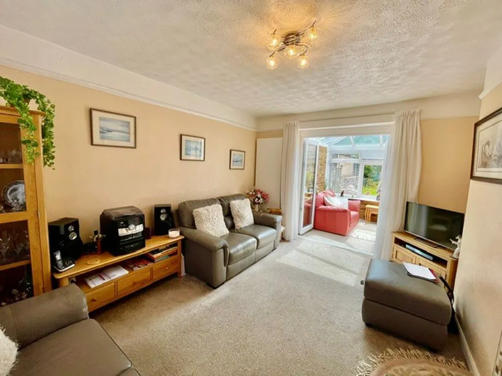 Brookfield Road Wooburn Green, High Wycombe HP10 0PZ, photo 2