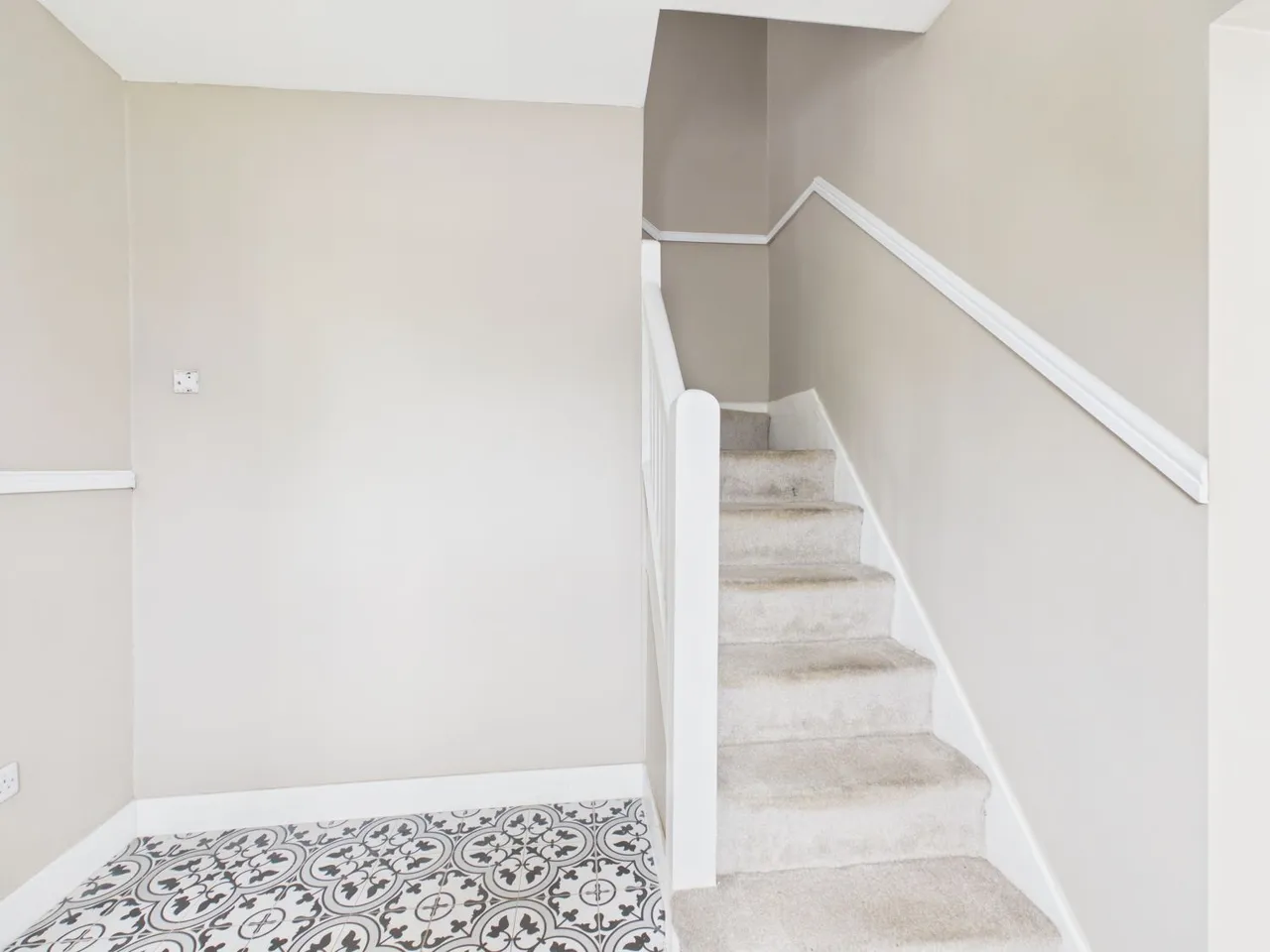Waverley Road, Hyde, SK14, photo 9