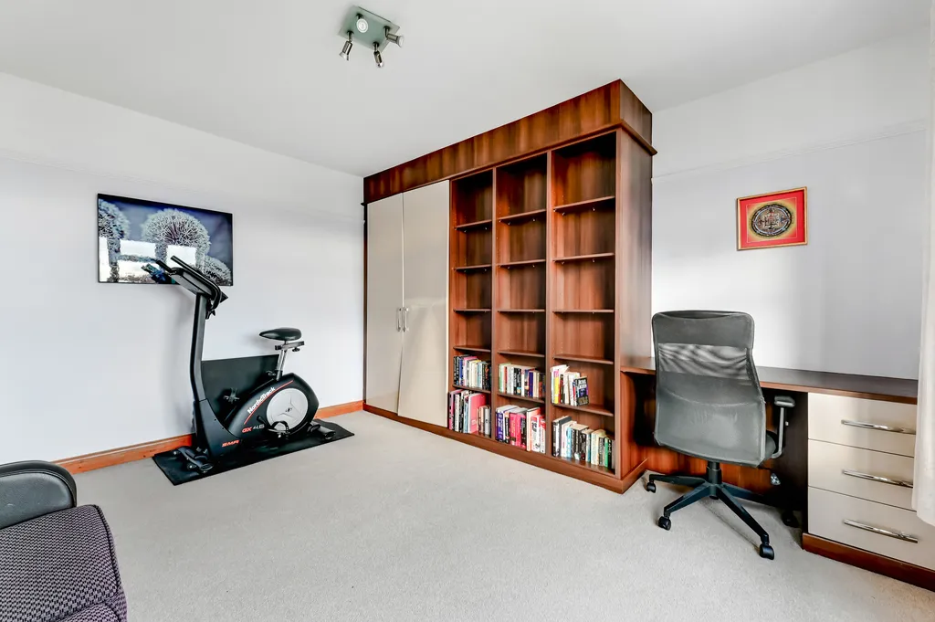 Egmont Road, London, KT3, photo 7