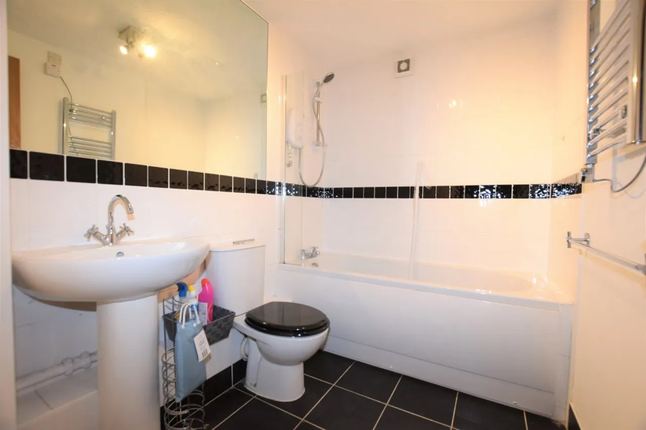 Greenhead Court, Huddersfield, HD1, photo 6