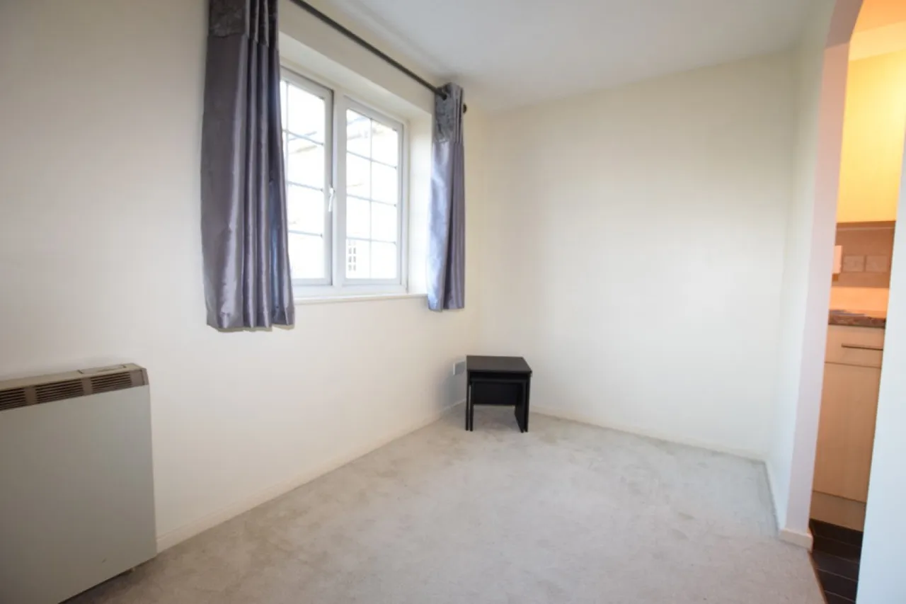 Greenhead Court, Huddersfield, HD1, photo 4