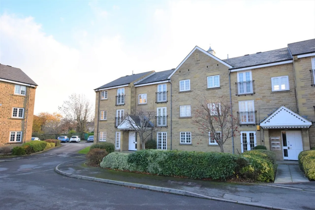 2 bed flat to rent, Greenhead Court, Huddersfield, HD1