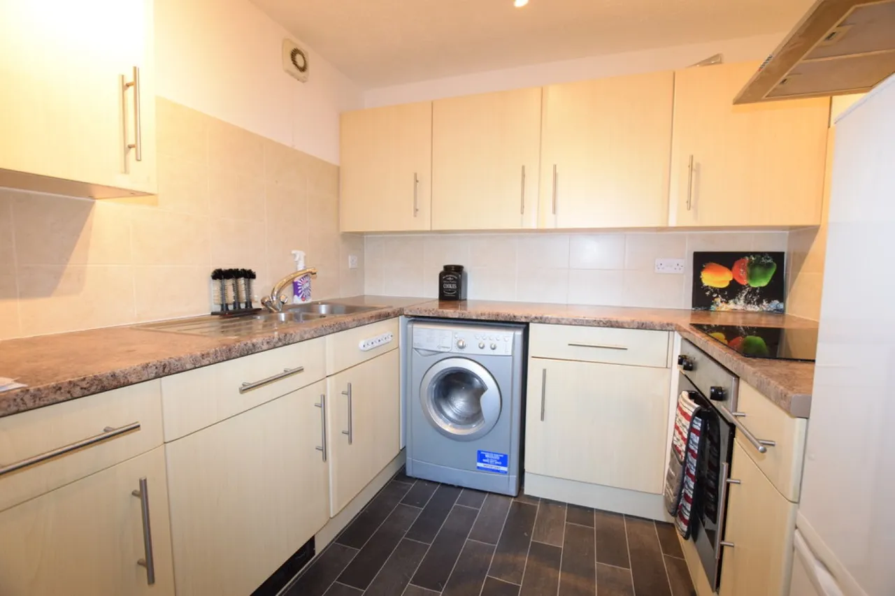 Greenhead Court, Huddersfield, HD1, photo 3