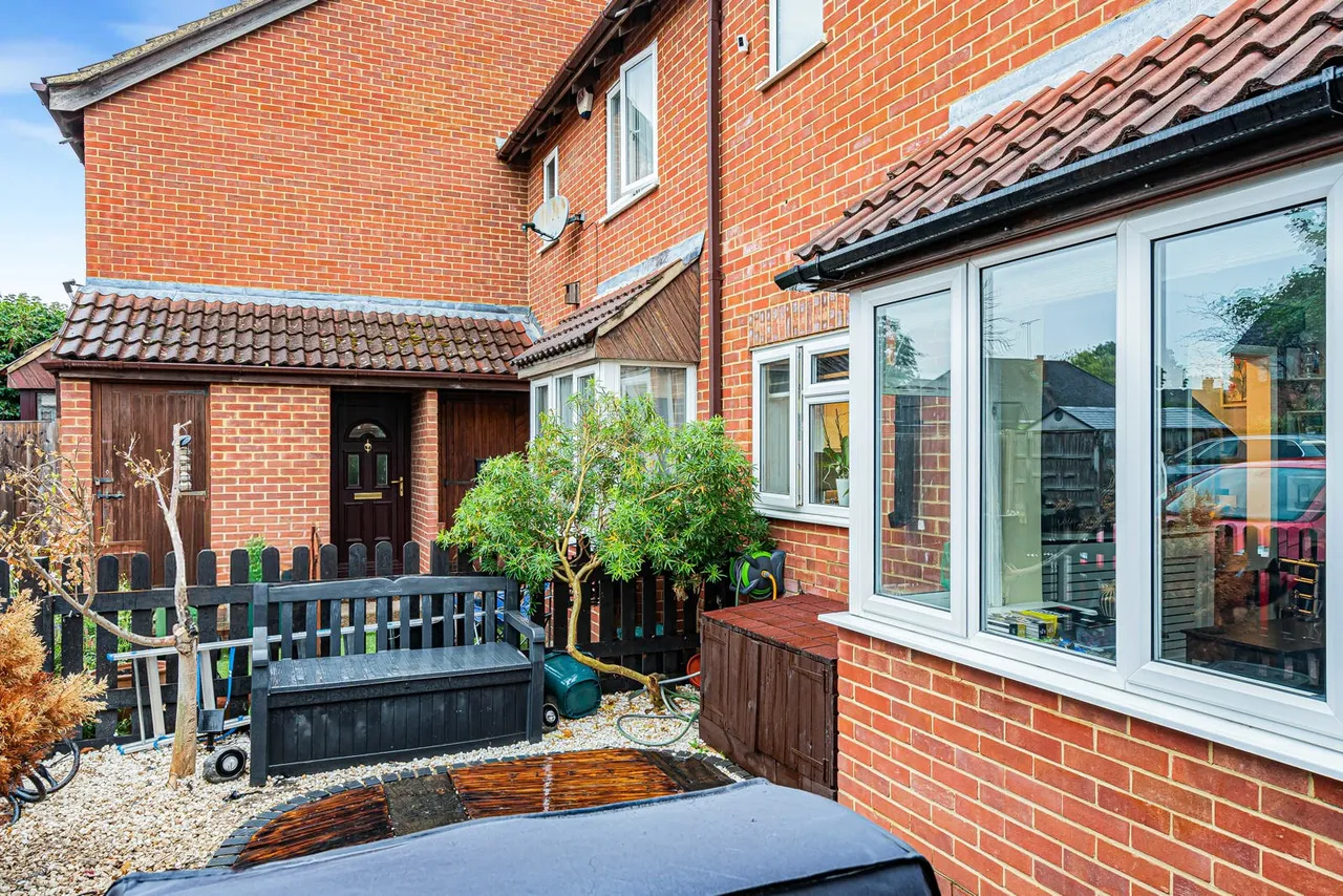 Bryony Way, Sunbury-on-Thames, TW16, photo 7
