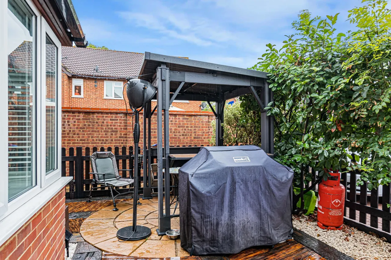 Bryony Way, Sunbury-on-Thames, TW16, photo 9