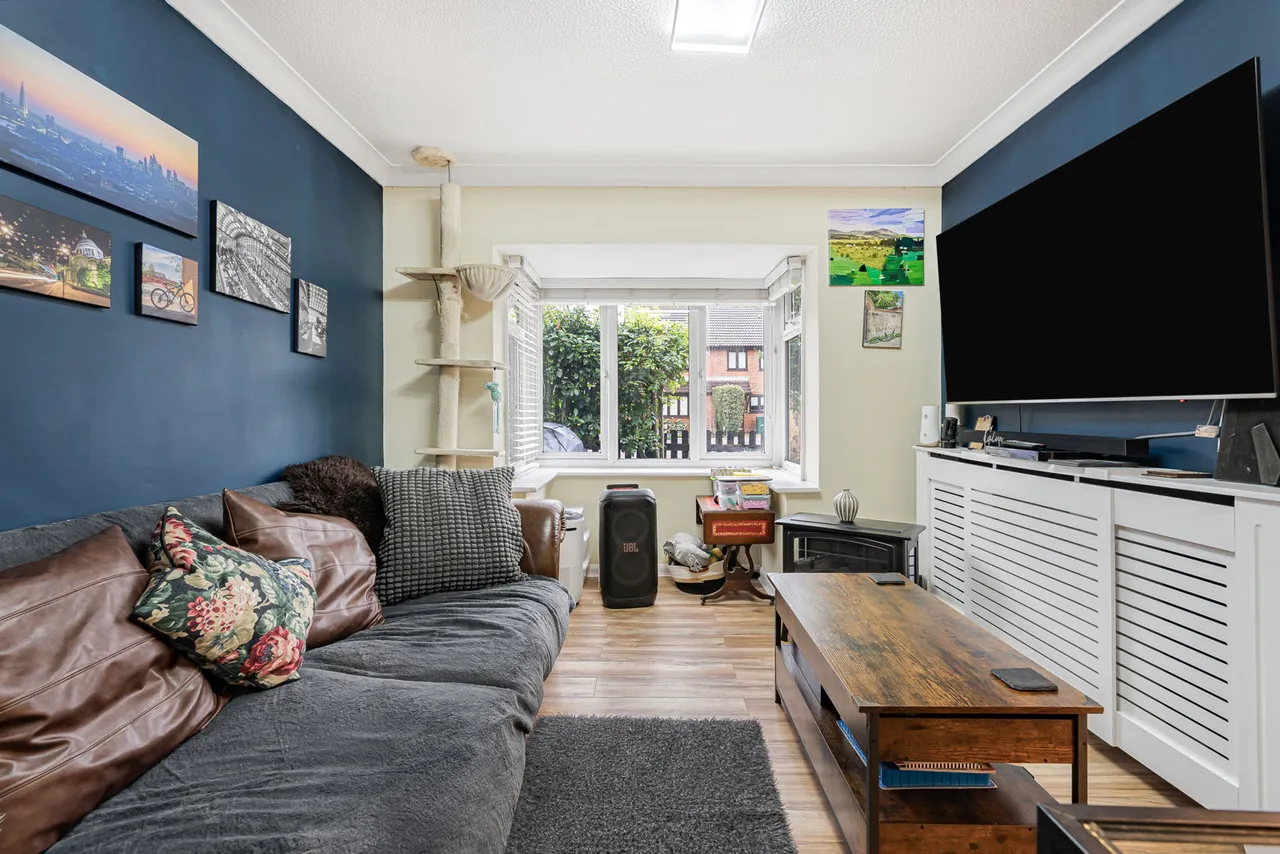 Bryony Way, Sunbury-on-Thames, TW16, photo 2