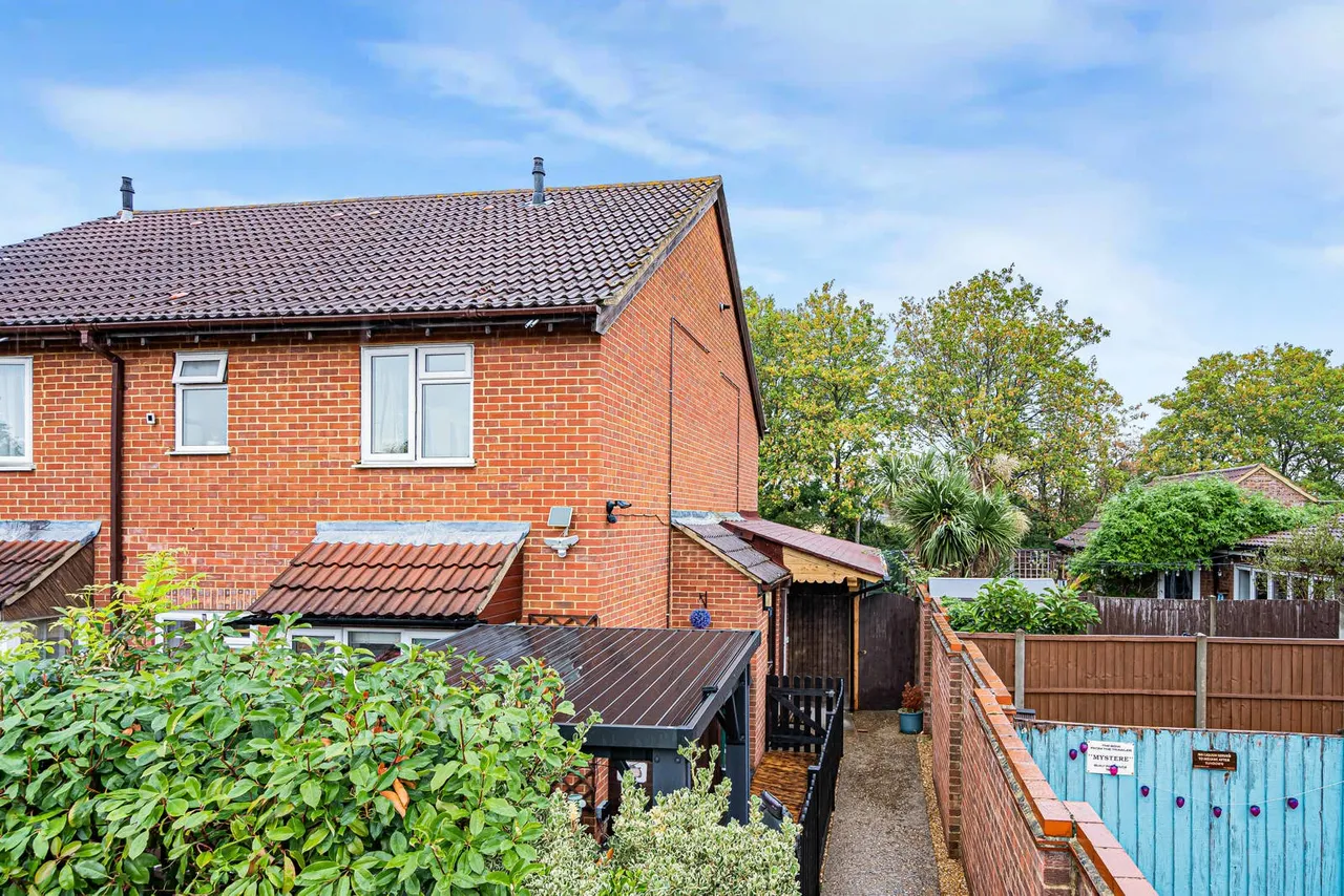 1 bed house for sale, Bryony Way, Sunbury-on-Thames, TW16