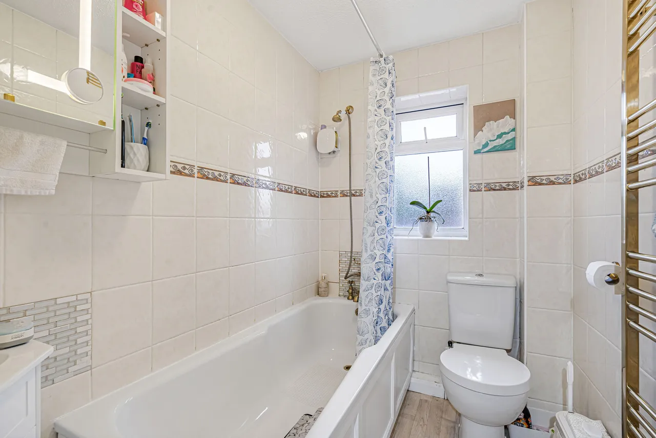 Bryony Way, Sunbury-on-Thames, TW16, photo 6