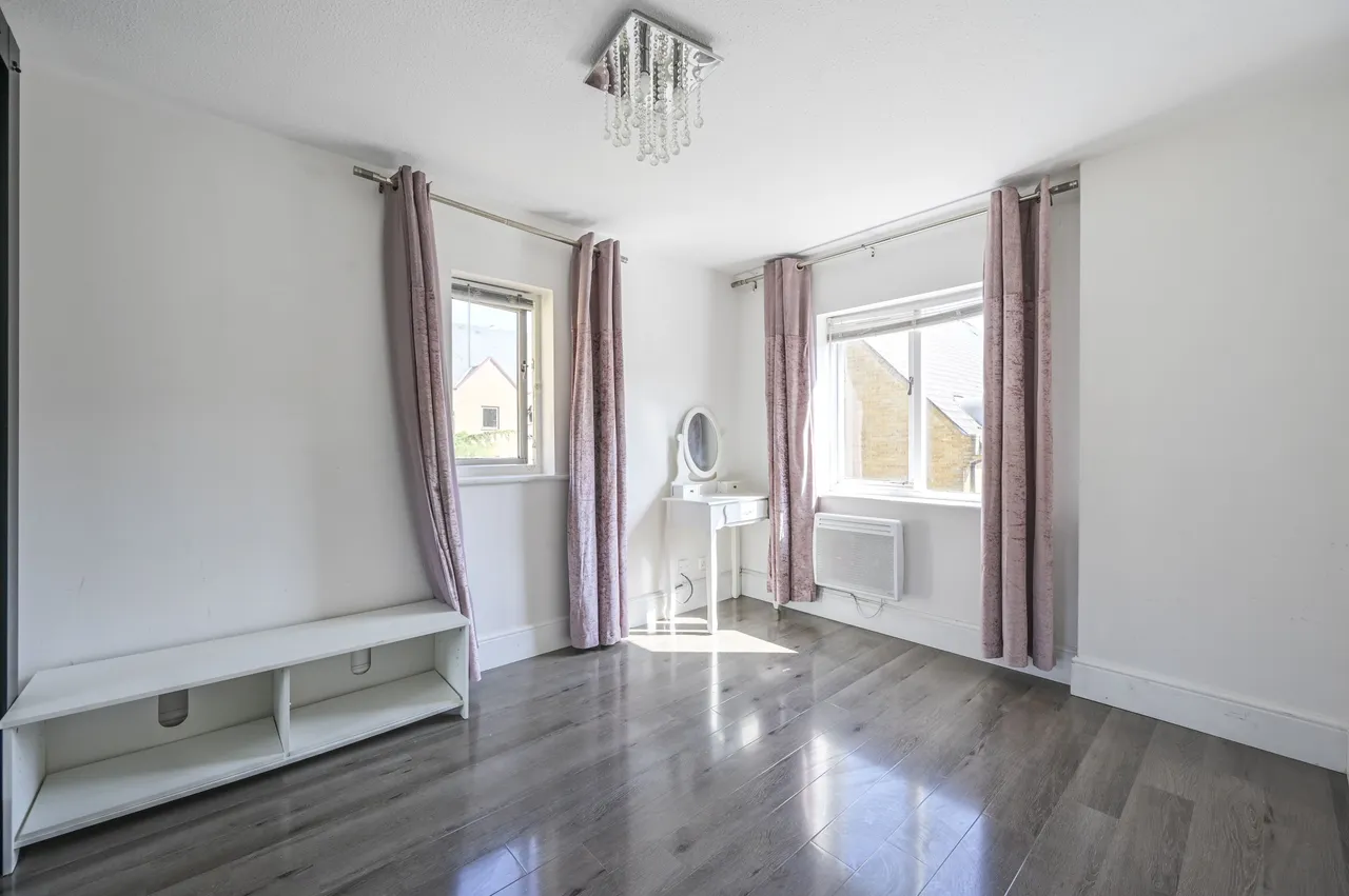114 Kennet Street, London, photo 3