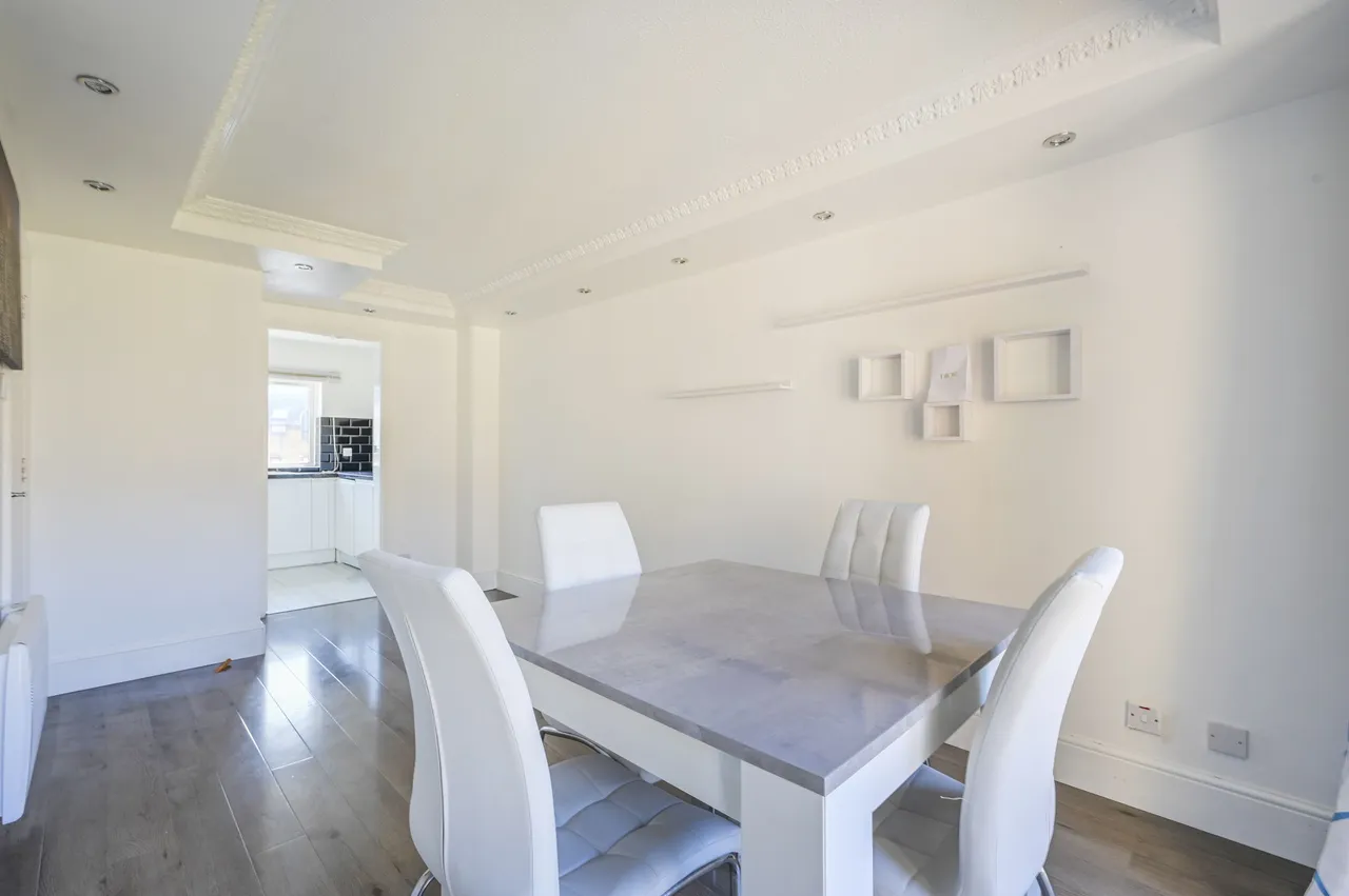 114 Kennet Street, London, photo 6
