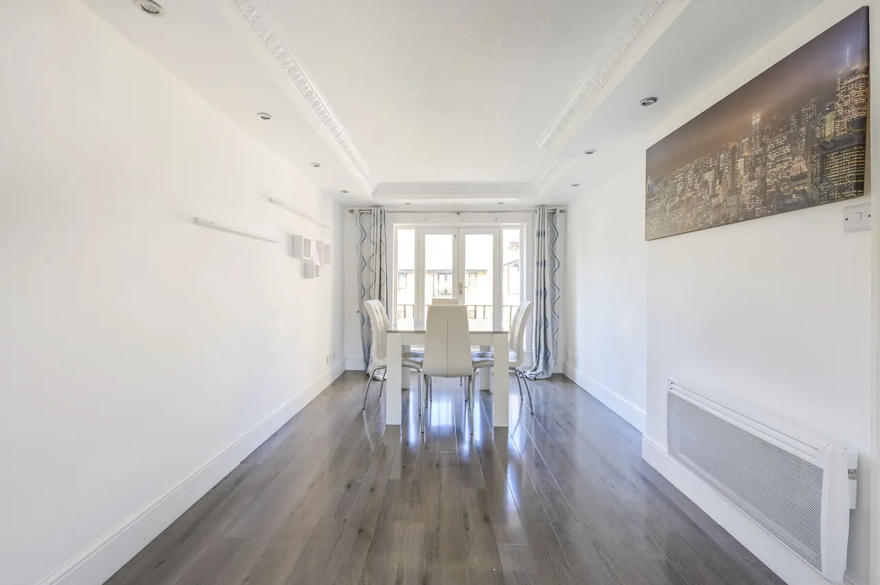 114 Kennet Street, London, photo 2