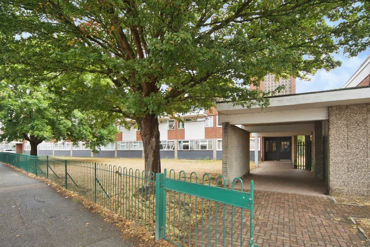 Cherry Tree Lane, Rainham, photo 10