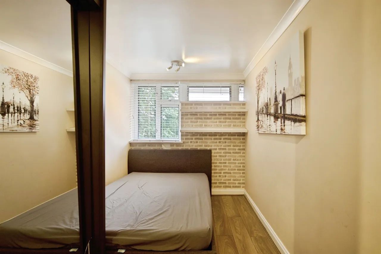 Cherry Tree Lane, Rainham, photo 9