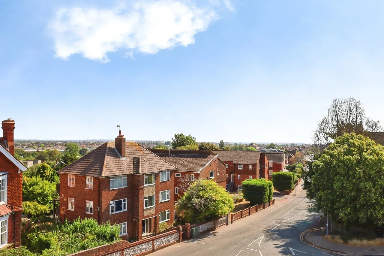 2 bed flat for sale, Enys Road, Eastbourne, BN21