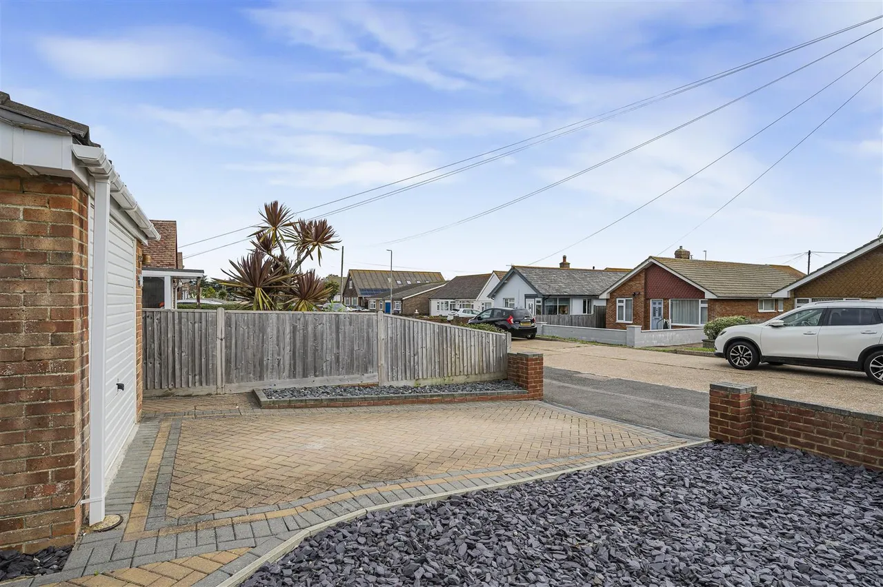 Horsham Avenue, Peacehaven, photo 14