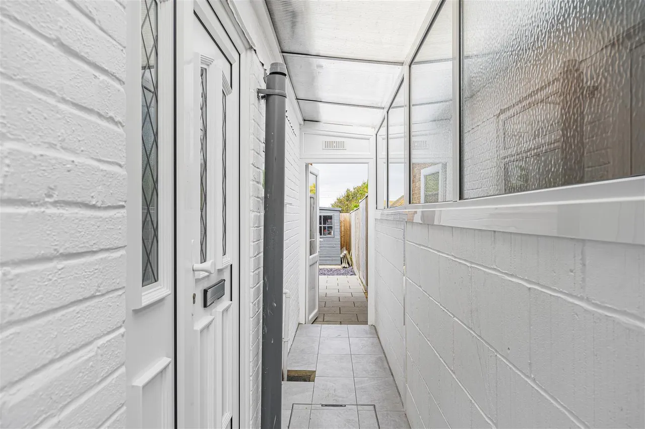 Horsham Avenue, Peacehaven, photo 27