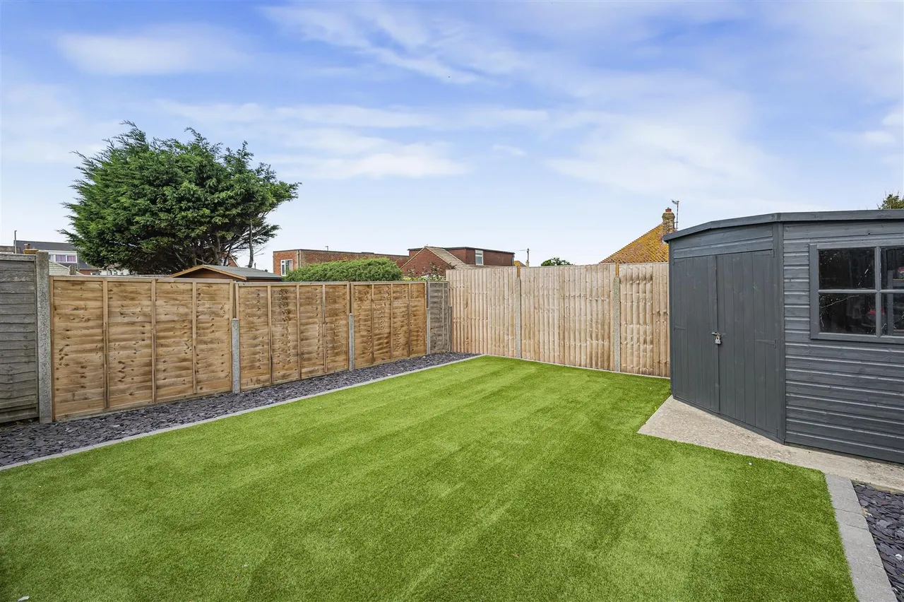 Horsham Avenue, Peacehaven, photo 19