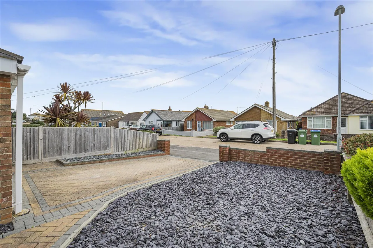 Horsham Avenue, Peacehaven, photo 24