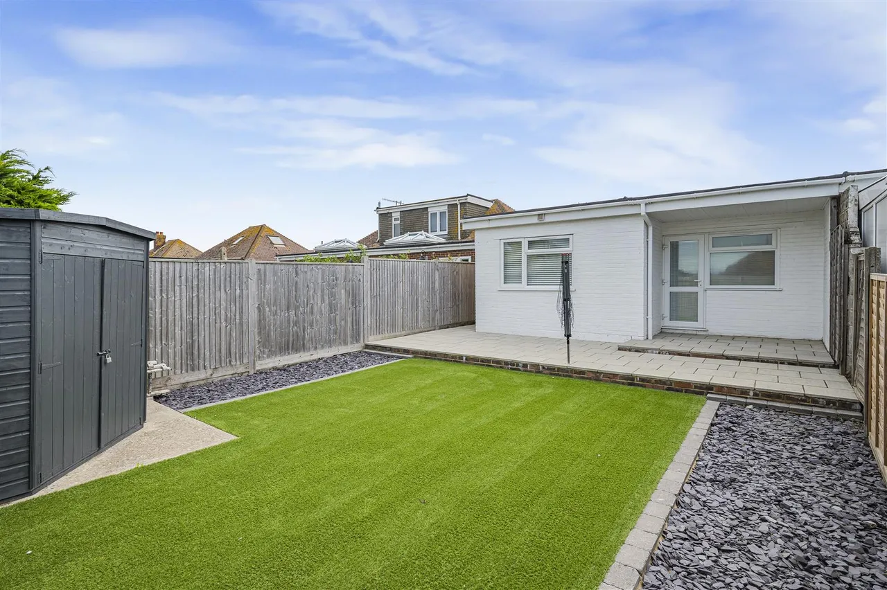 Horsham Avenue, Peacehaven, photo 22