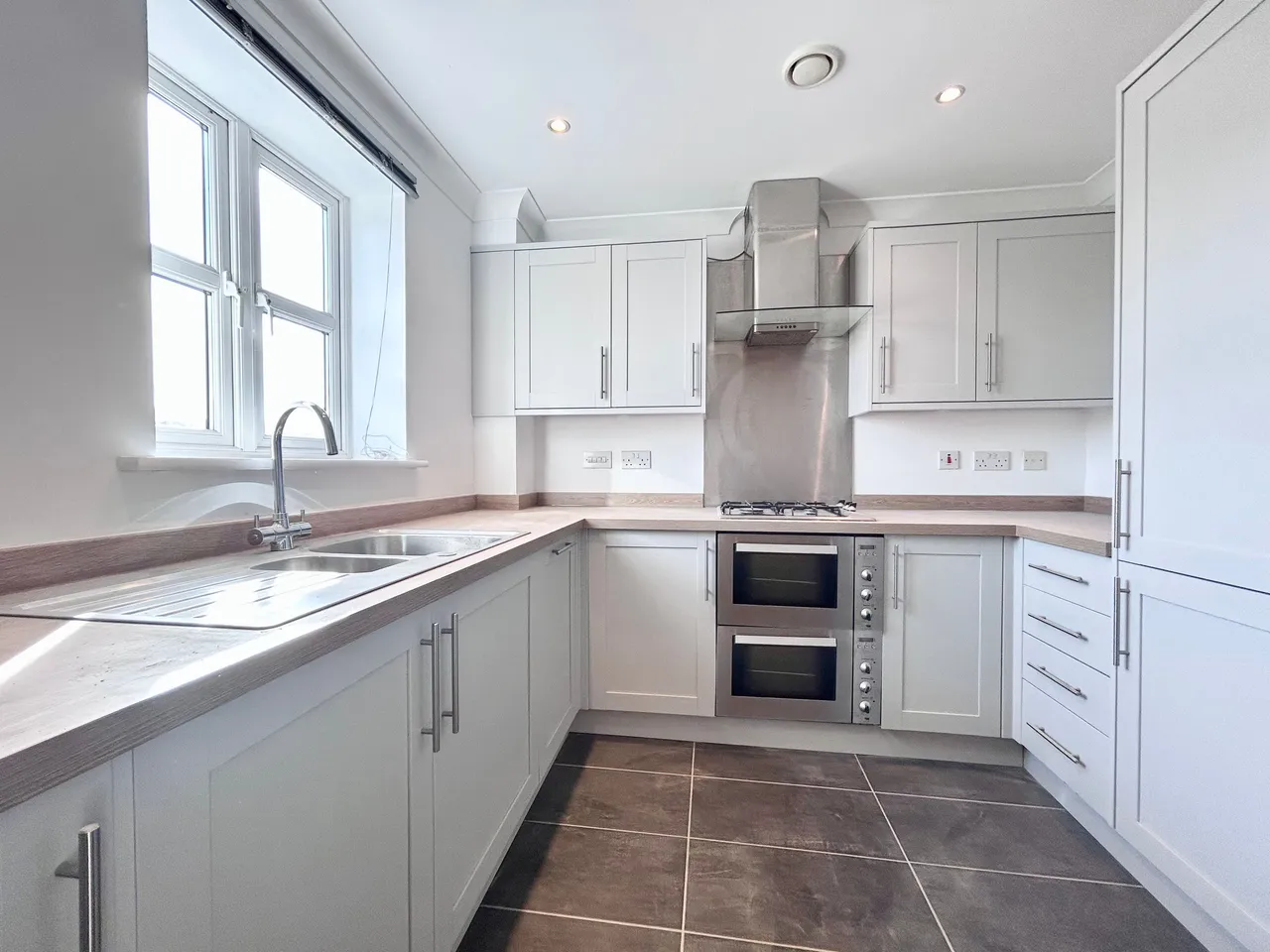 2 bed flat to rent — 61 Brookbank Close, Cheltenham, GL50