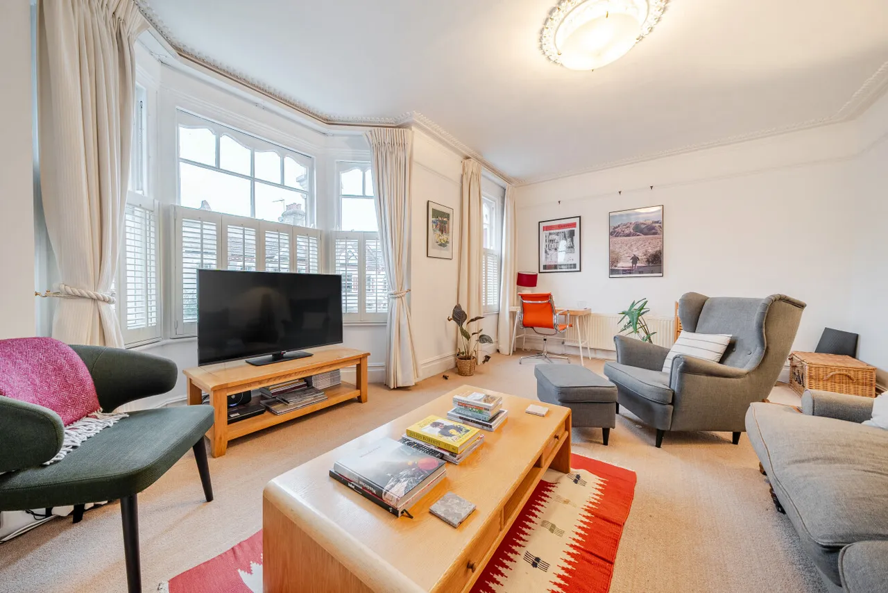 2 bed flat for sale, Harbord Street, Fulham, SW6