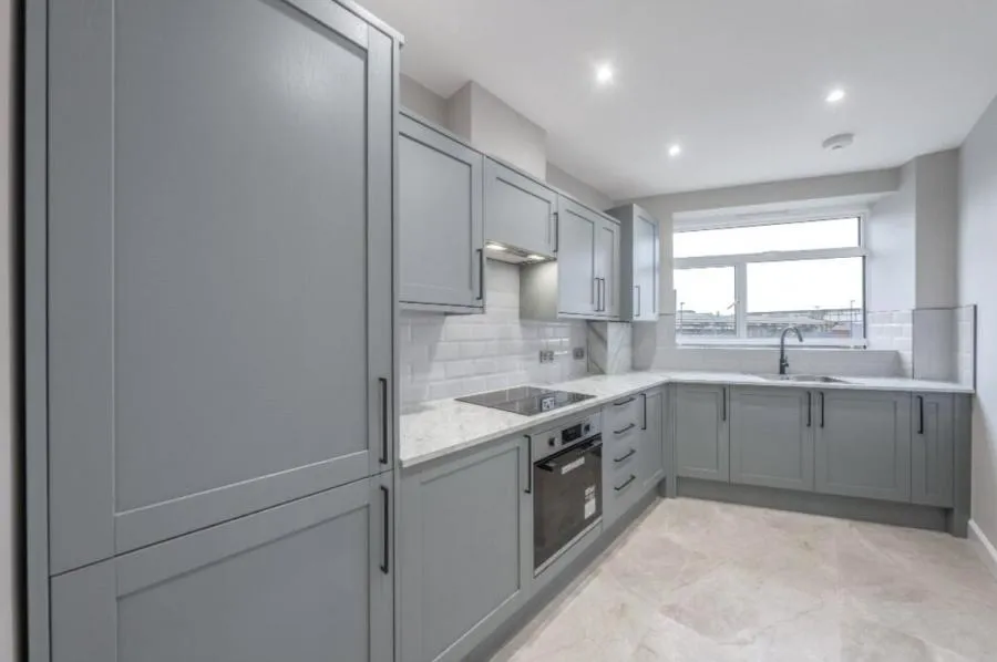 2 bed flat to rent, The Hard, Portsmouth, PO1