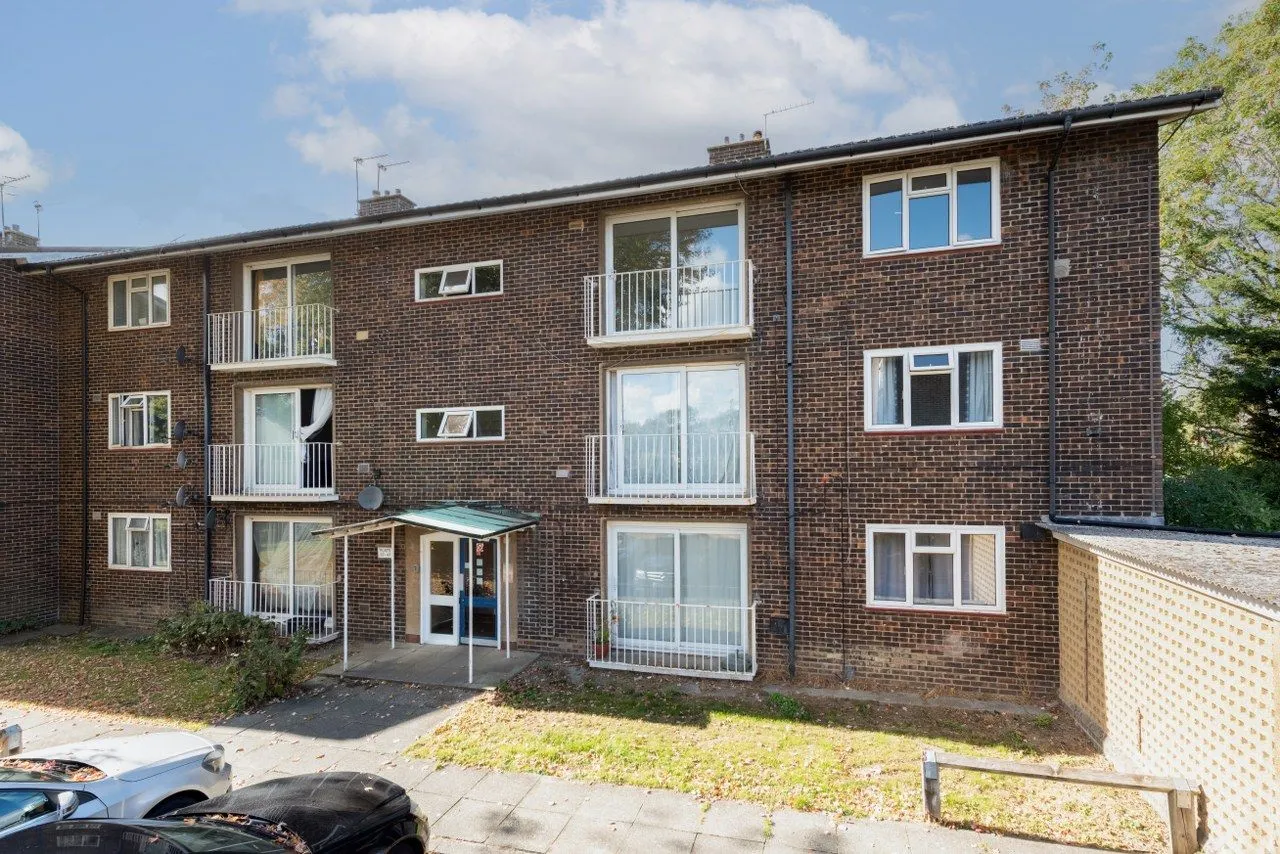 Oak Way, Crawley, RH10, photo 2