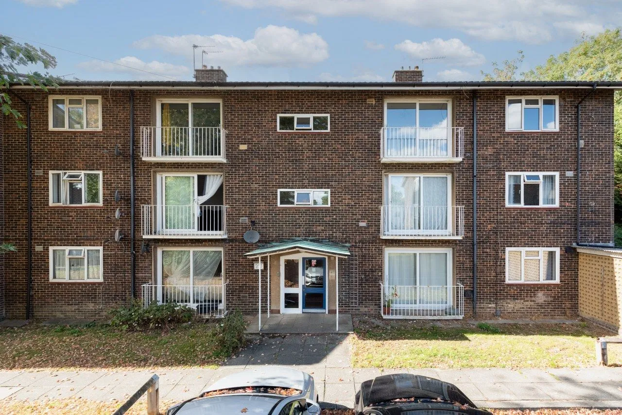 2 bed flat for sale, Oak Way, Crawley, RH10
