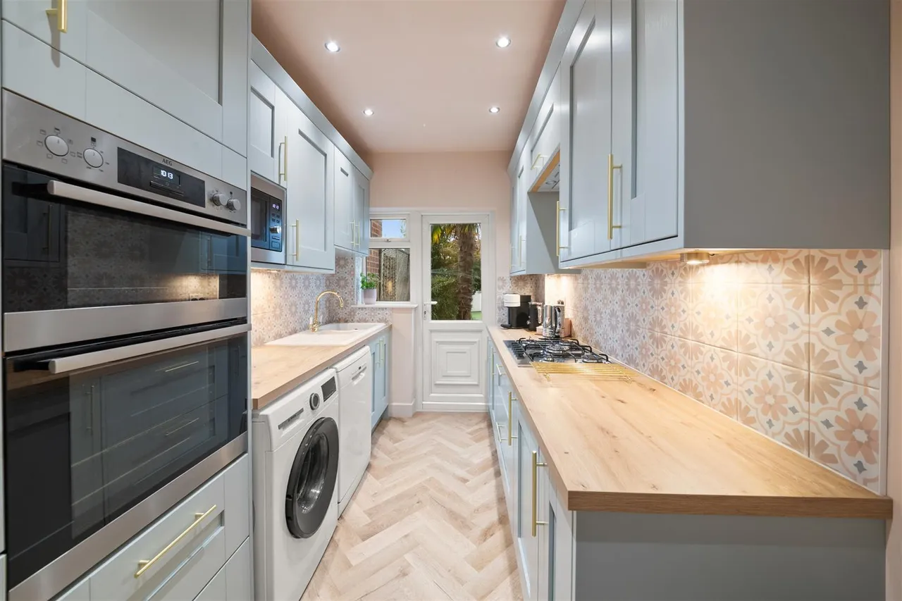 Victoria Road, Ruislip, photo 5